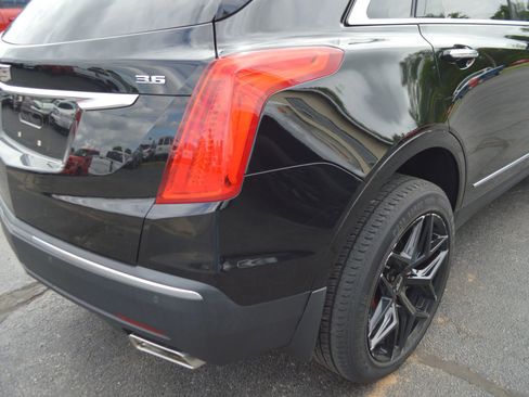 Used 2018 Cadillac XT5 Luxury w/ Driver Awareness Package AWD/4WD image 9