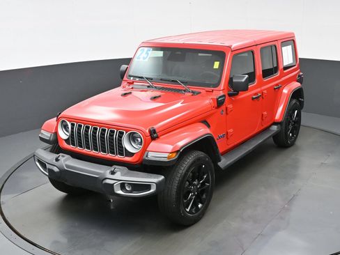 Used 2025 Jeep Wrangler Unlimited Sahara AWD/4WD image 34