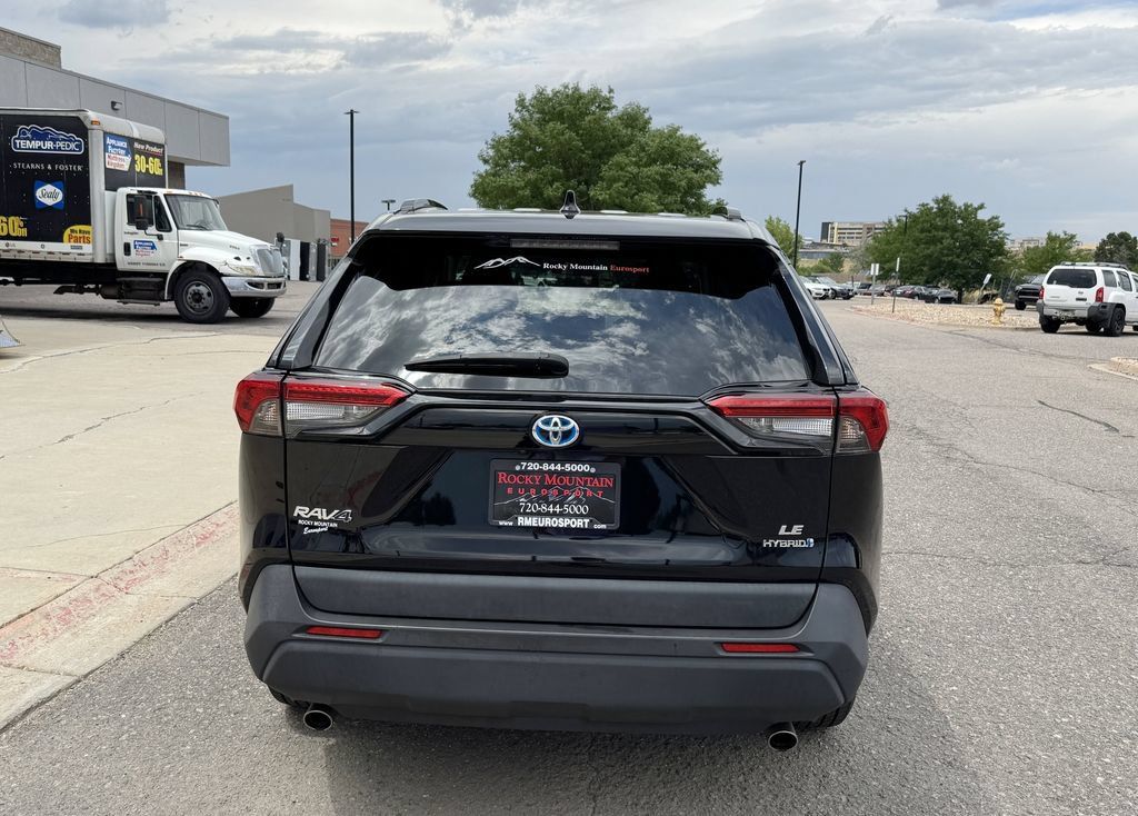 Used 2023 Toyota RAV4 LE AWD/4WD image 8
