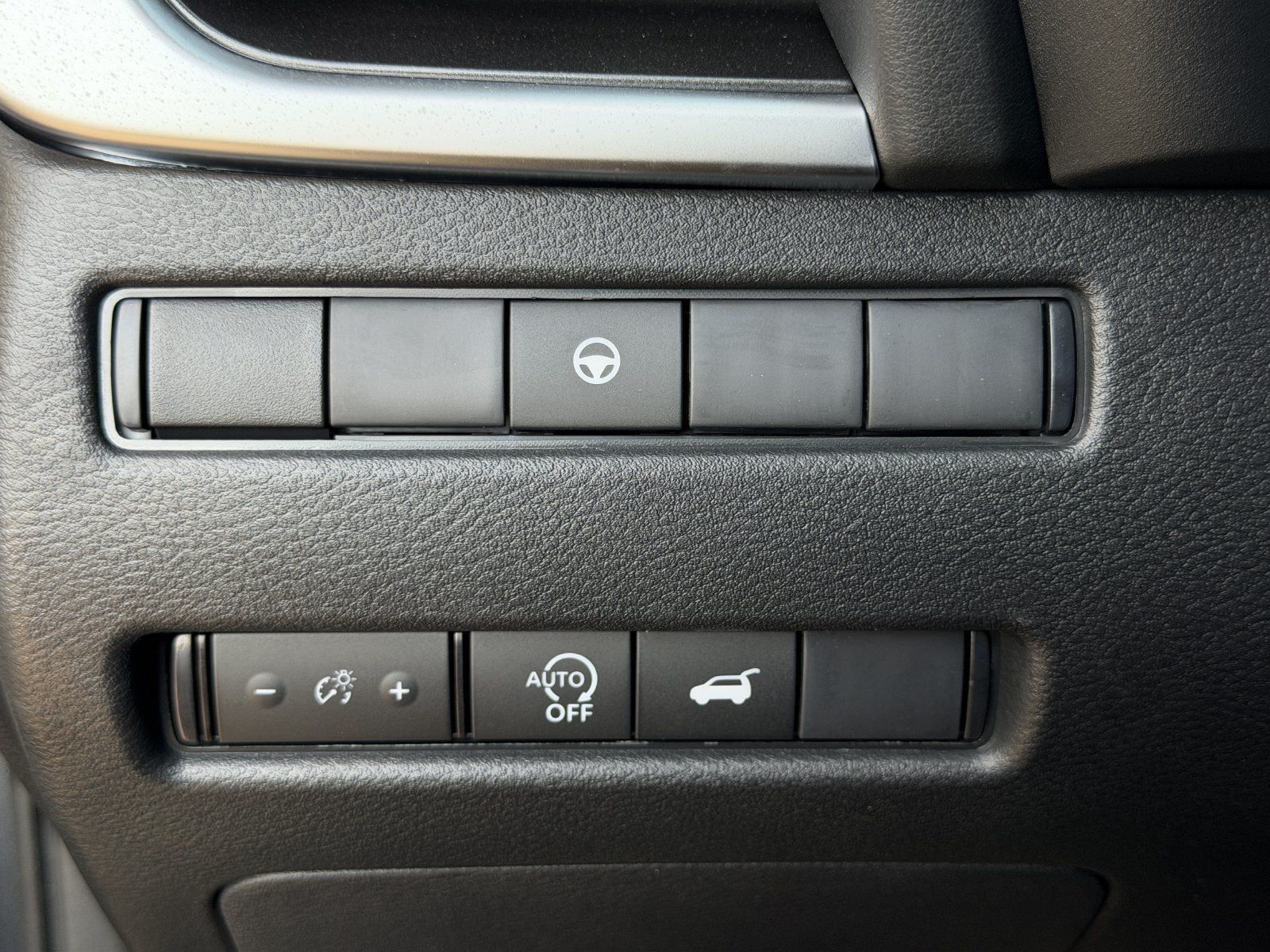 Used 2026 Nissan Rogue Dark Armor FWD image 24