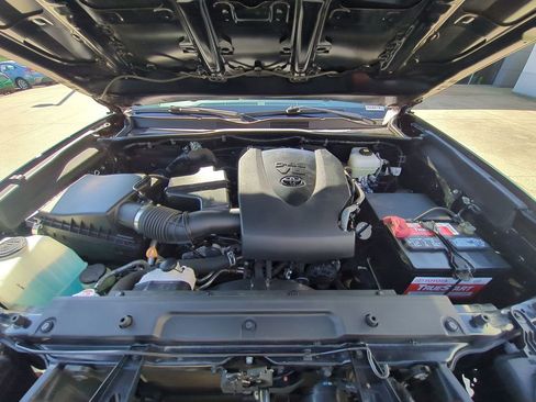 Used 2021 Toyota Tacoma TRD Off-Road AWD/4WD image 36
