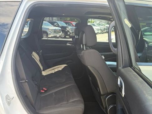 Used 2020 Jeep Grand Cherokee Laredo AWD/4WD image 29