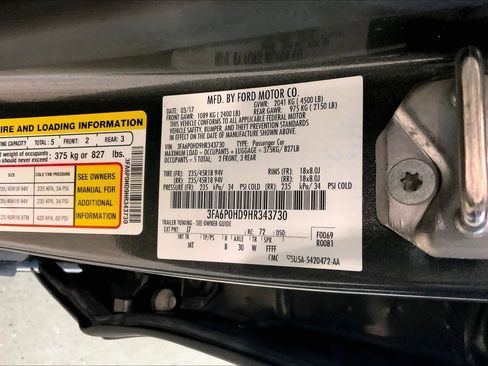 Used 2017 Ford Fusion SE w/ Equipment Group 201A image 36