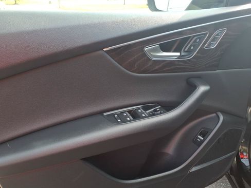 Used 2019 Audi Q8 Premium Plus w/ Premium Plus AWD/4WD image 7