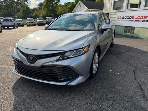 Used 2019 Toyota Camry LE w/ Convenience Package FWD image 1