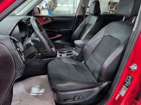 Used 2024 Kia Soul GT-Line w/ GT-Line Technology Package FWD image 7