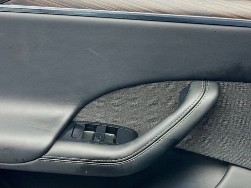 Used 2022 Tesla Model S image 13