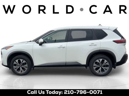 Used 2023 Nissan Rogue SV image 3
