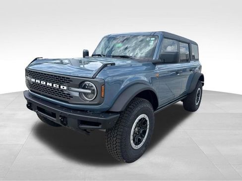 New 2025 Ford Bronco Badlands w/ Sasquatch Package AWD/4WD image 4