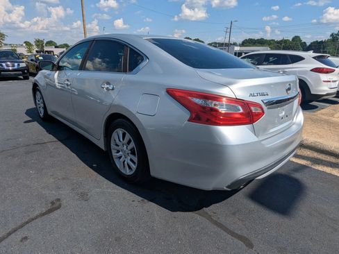 Used 2017 Nissan Altima 2.5 S w/ Power Driver Seat Package FWD image 5