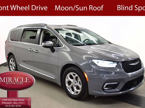 Used 2023 Chrysler Pacifica Limited FWD image 41