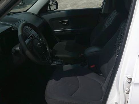 Used 2010 Kia Soul + w/ Audio Pkg FWD image 5