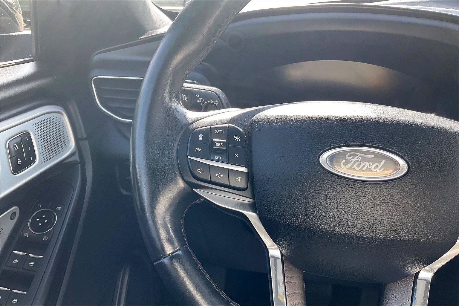 Used 2020 Ford Explorer Platinum w/ Premium Technology Package AWD/4WD image 18