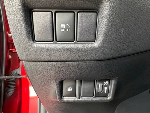 Used 2020 Toyota C-HR XLE FWD image 25