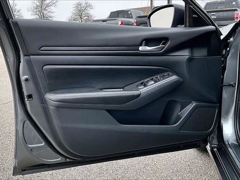 Used 2025 Nissan Altima 2.5 SV image 21