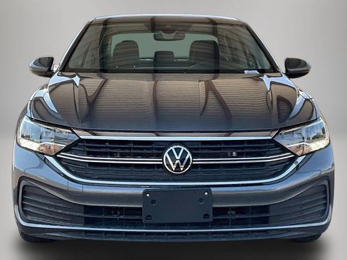 Used 2024 Volkswagen Jetta SE FWD image 2