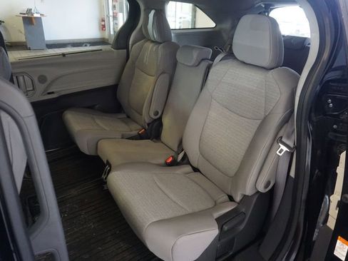 Used 2024 Toyota Sienna LE image 17
