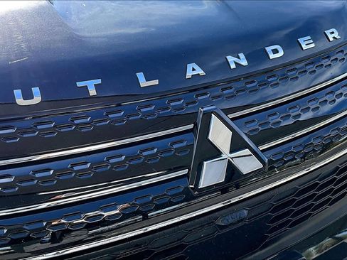 Used 2023 Mitsubishi Outlander ES image 29