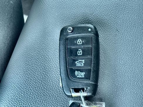 Used 2024 Hyundai Elantra SE FWD image 28