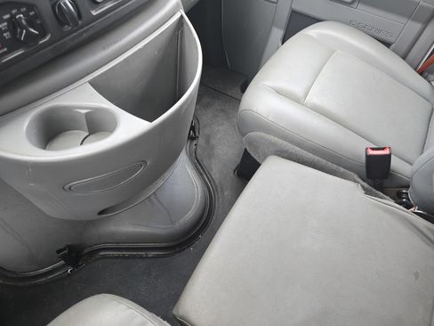 Used 2019 Ford E-350 and Econoline 350 Super Duty w/ Power Windows & Locks Group image 22