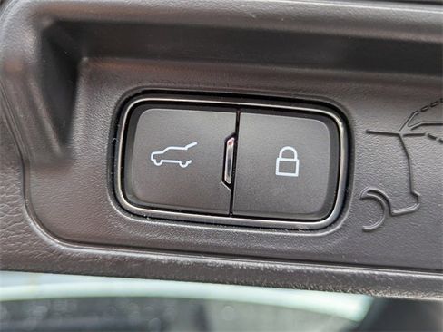 Used 2022 Ford Explorer Platinum w/ Technology Package image 17