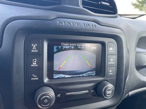 Used 2017 Jeep Renegade Latitude AWD/4WD image 11