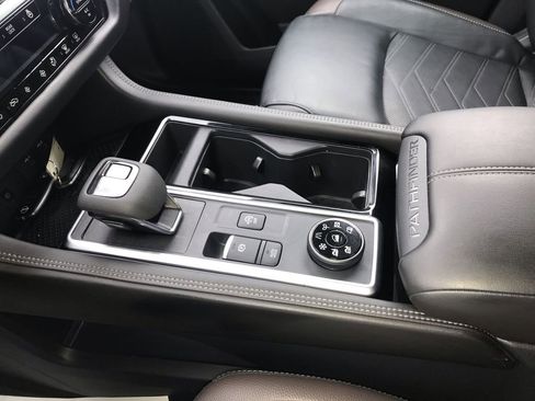 Used 2024 Nissan Pathfinder Platinum image 21