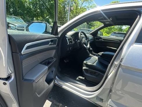 Used 2022 Volkswagen Atlas Cross Sport SEL R-Line AWD/4WD image 30