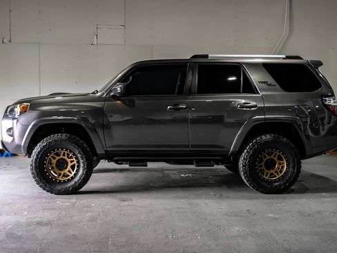 Used 2018 Toyota 4Runner TRD Off-Road Premium AWD/4WD image 12