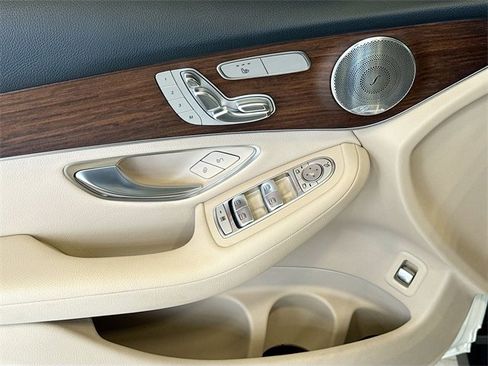 Used 2020 Mercedes-Benz GLC 300 4MATIC image 17