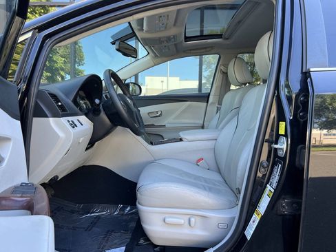 Used 2010 Toyota Venza w/ Comfort Pkg FWD image 18