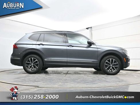 Used 2021 Volkswagen Tiguan SE w/ Panoramic Sunroof Package AWD/4WD image 21