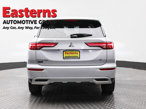 Used 2024 Mitsubishi Outlander SE image 6