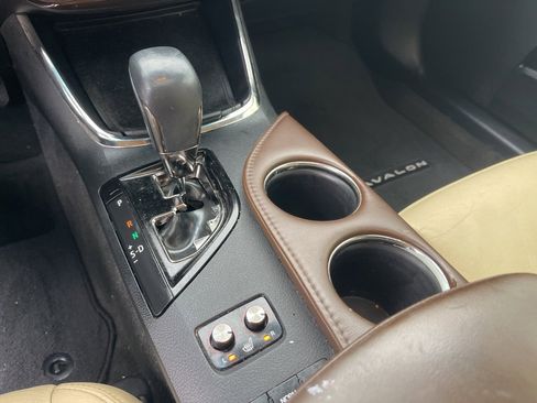 Used 2014 Toyota Avalon XLE image 28