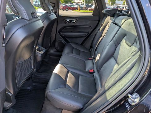 Used 2022 Volvo XC60 B5 Momentum AWD/4WD image 16