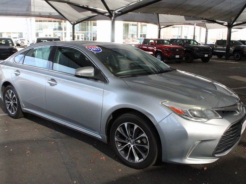 Used 2017 Toyota Avalon XLE image 12