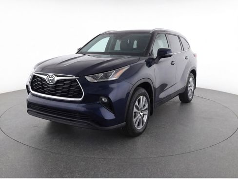 Used 2022 Toyota Highlander Limited AWD/4WD image 3