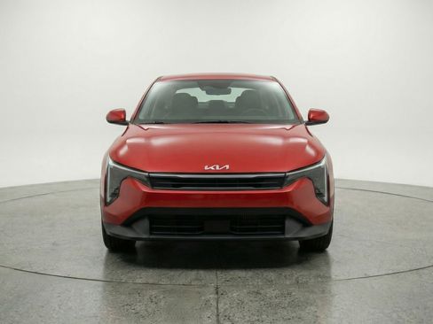 Used 2025 Kia K4 LXS image 2