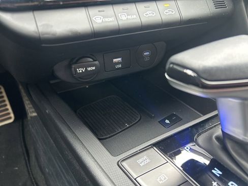 Used 2025 Hyundai Elantra SEL FWD image 17