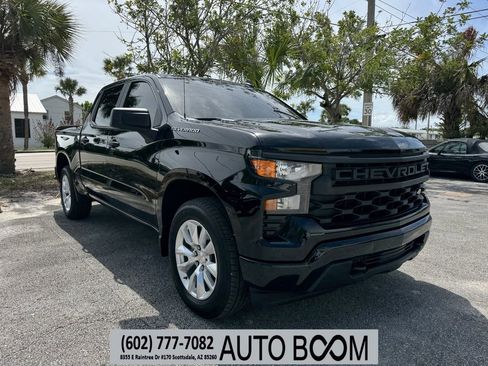 Used 2025 Chevrolet Silverado 1500 Custom image 1