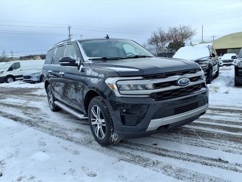 Used 2022 Ford Expedition XLT image 3