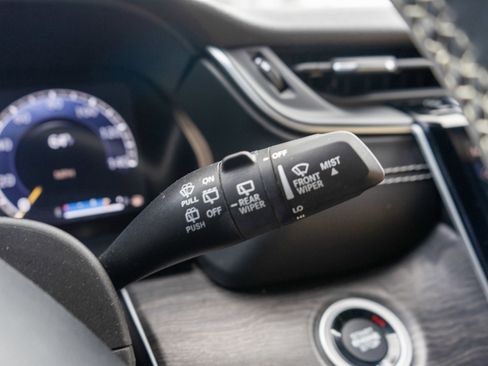 Used 2023 Jeep Grand Cherokee L Limited w/ Luxury Tech Group II image 27