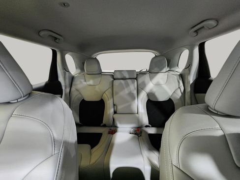 Used 2020 Jeep Cherokee Latitude Plus w/ Cold Weather Group image 27