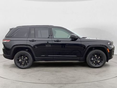 New 2026 Jeep Grand Cherokee Altitude image 7