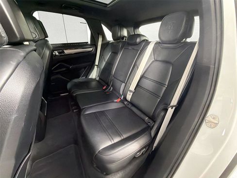 Certified 2023 Porsche Cayenne Platinum Edition AWD/4WD image 26