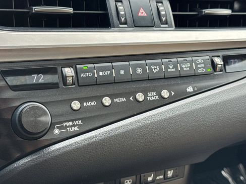 Used 2019 Lexus ES 300h w/ Accessory Package 2 image 20