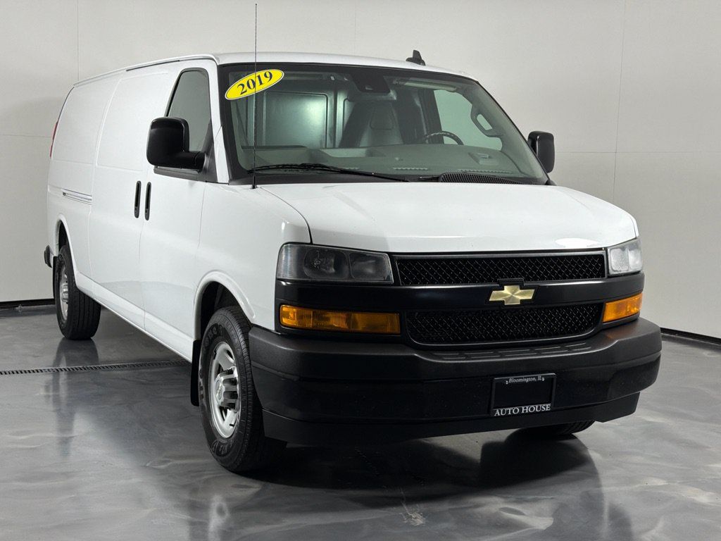 Used 2019 Chevrolet Express 3500 Extended w/ Driver Convenience Package RWD image 3