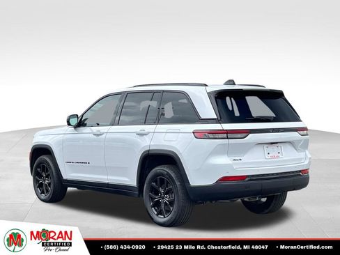 Used 2024 Jeep Grand Cherokee Altitude AWD/4WD image 4