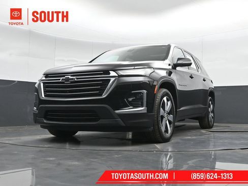 Used 2023 Chevrolet Traverse LT w/ LT Premium Package AWD/4WD image 43