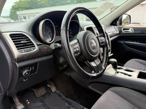 Used 2011 Jeep Grand Cherokee Laredo AWD/4WD image 17